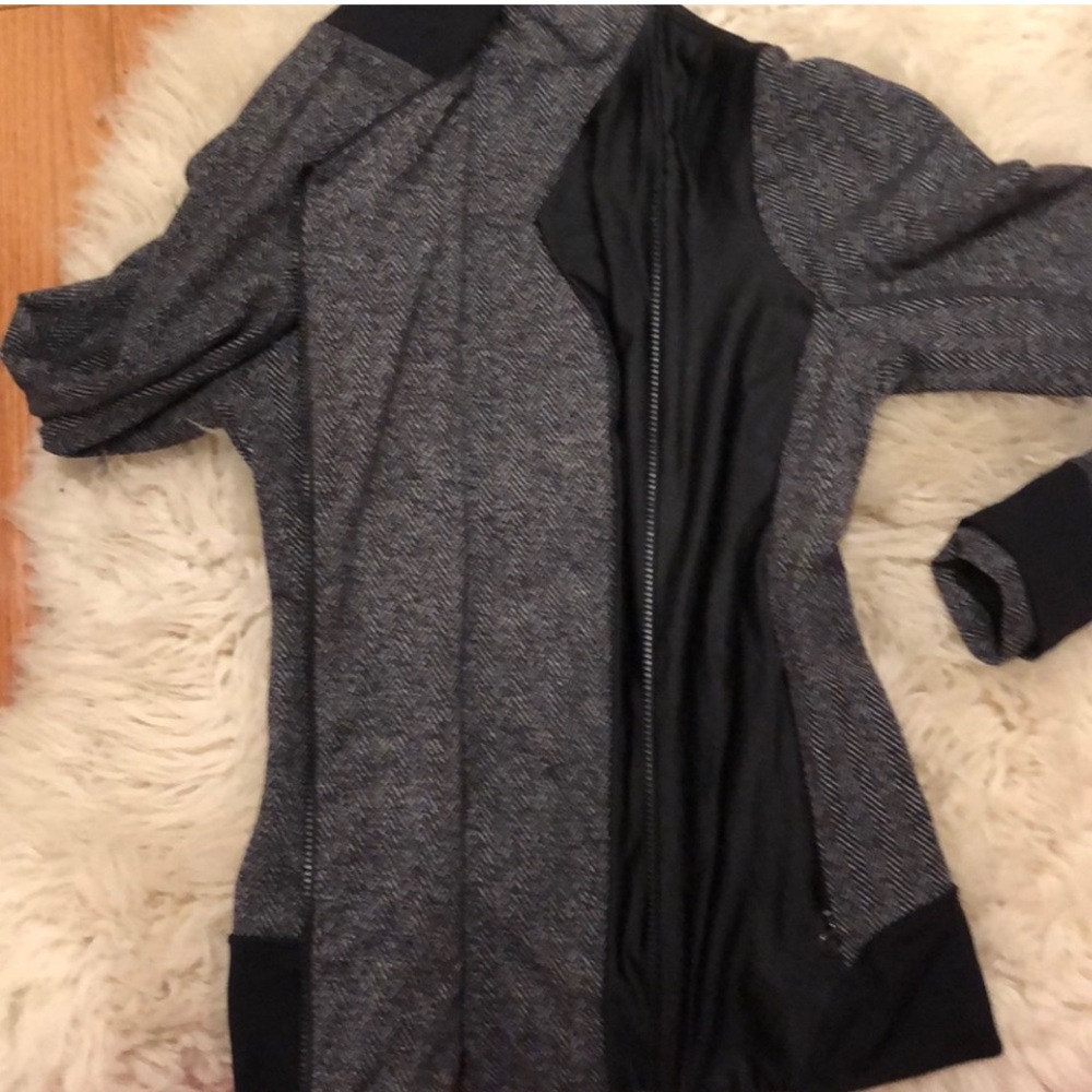 Lululemon RARE ASYMMETRICAL Jacket - Picture 2 of 3